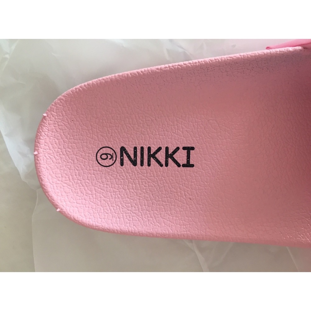 Pink bow slides ๐ - Picture 6 of 7